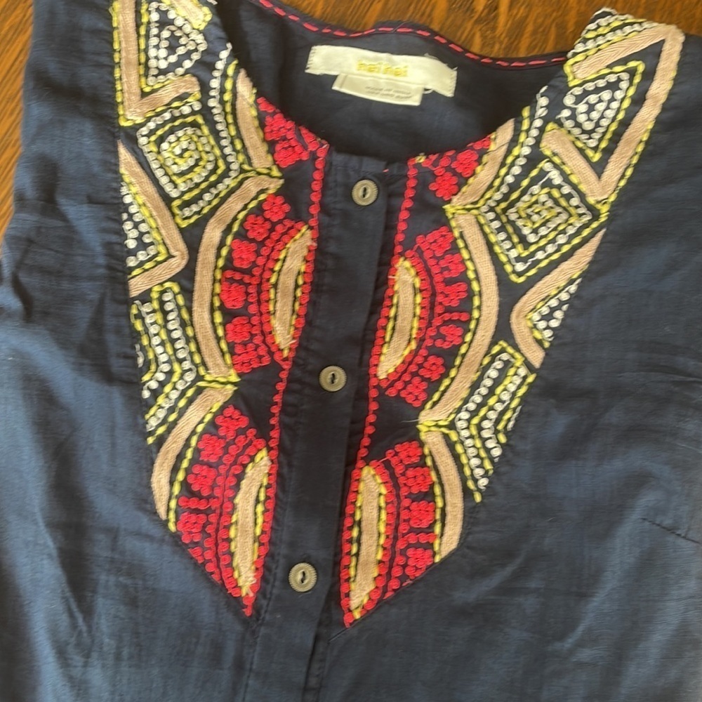 Anthropologie Tunic with Beautiful Embroidery 🧵 on Front - size 0